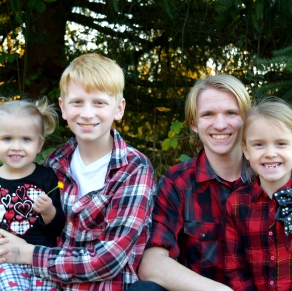 Meet your Posher, Stephanie - Picture 3 of 3